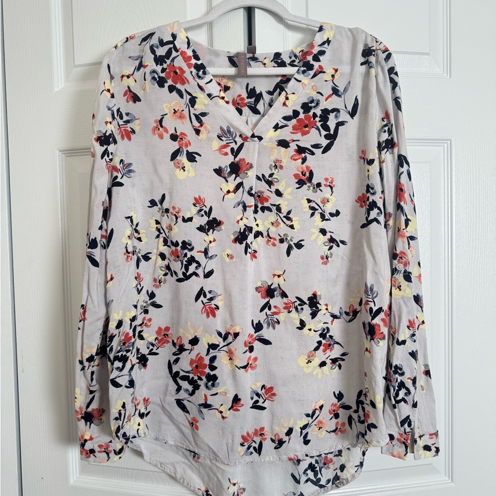 Chic Floral V-Neck Blouse